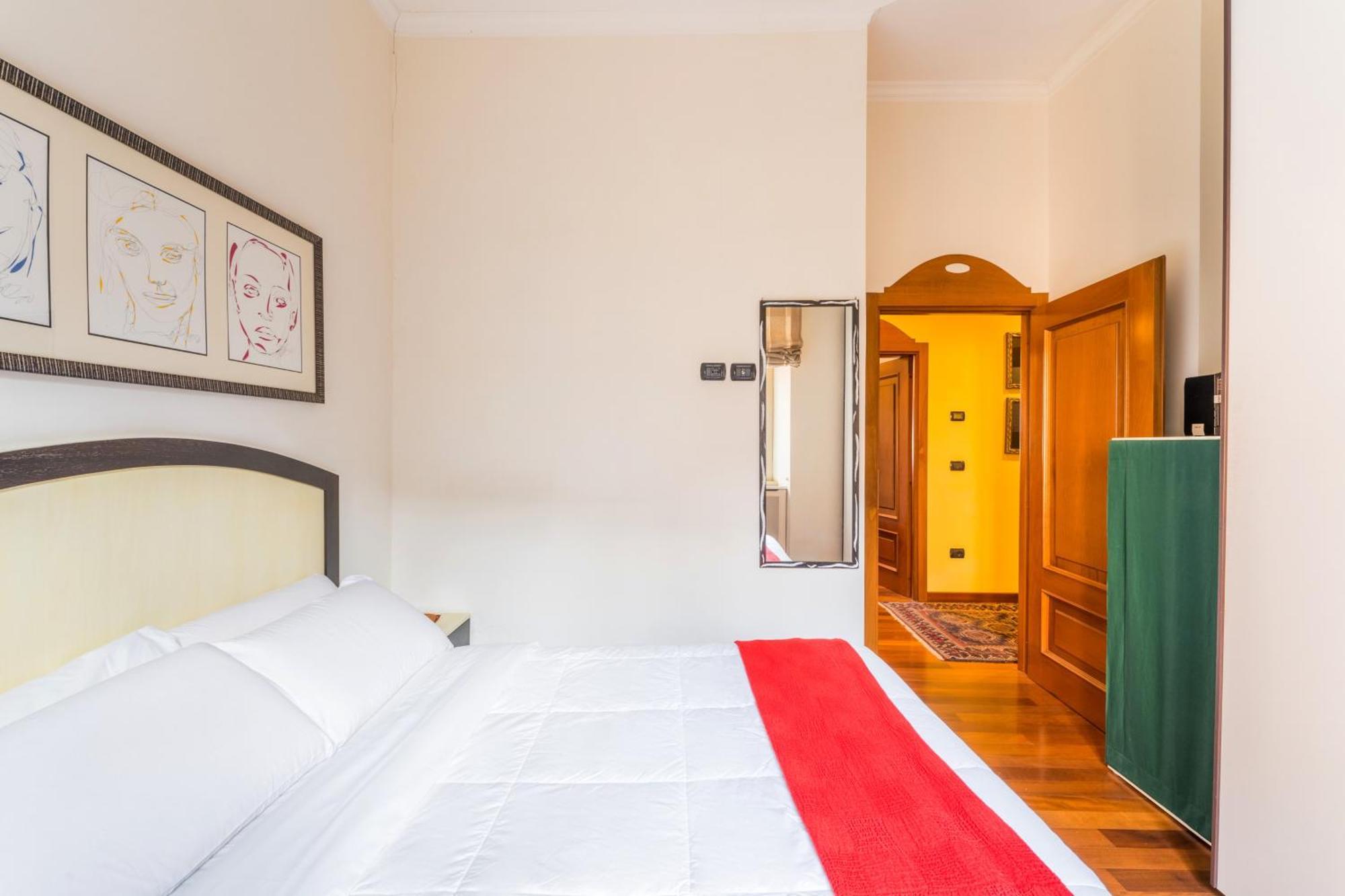 Apartment Dimora Esedra, Historical Flat In The Heart Of *