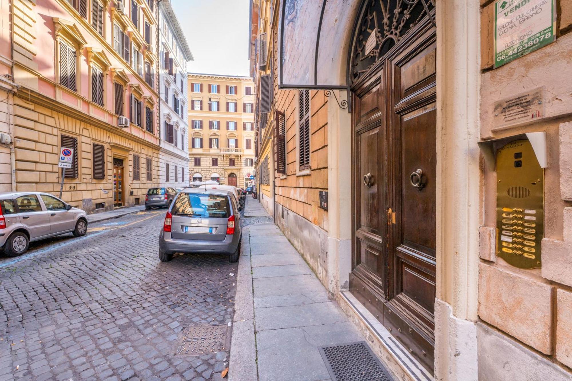Apartment Dimora Esedra, Historical Flat In The Heart Of *