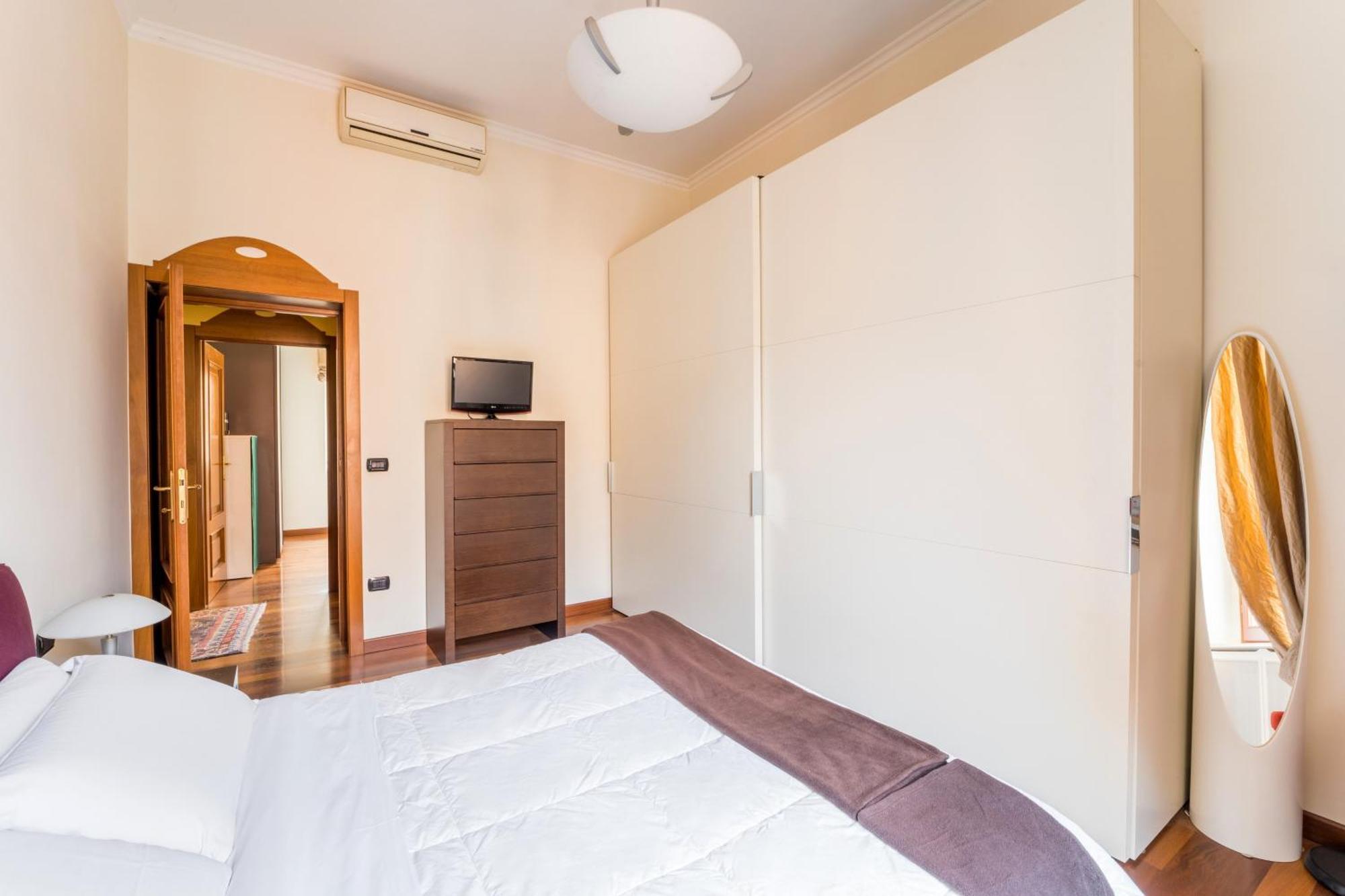 Dimora Esedra, Historical Flat In The Heart Of Apartment Rom